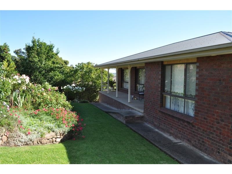 16 Hassett Street, Tumut NSW 2720