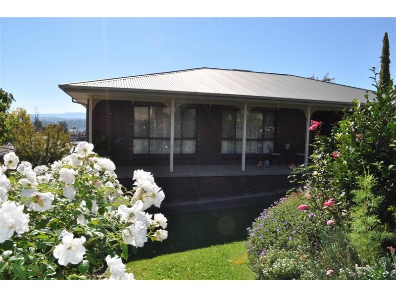 16 Hassett Street, Tumut NSW 2720