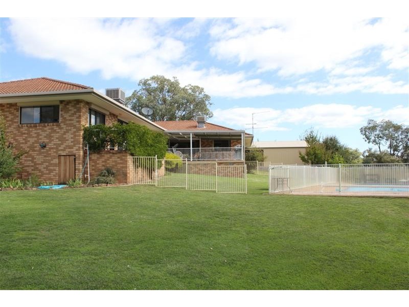 86 Cloverdale Road, Tumut NSW 2720