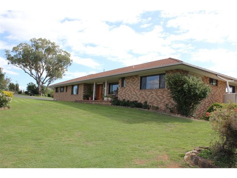 86 Cloverdale Road, Tumut NSW 2720