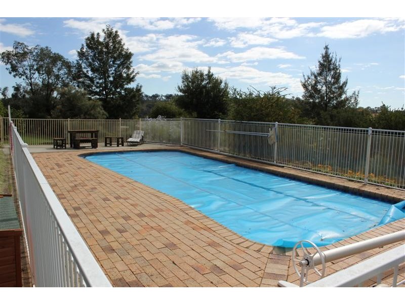 86 Cloverdale Road, Tumut NSW 2720