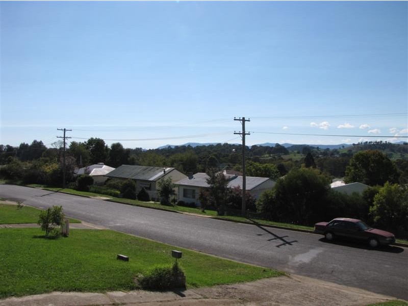 14 Corralyn Avenue, Batlow NSW 2730