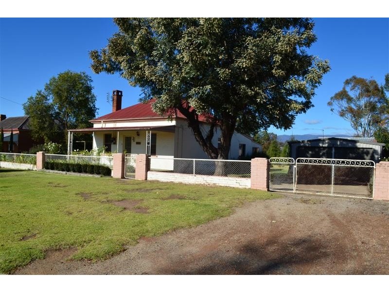 18 Sydney Street, Tumut NSW 2720