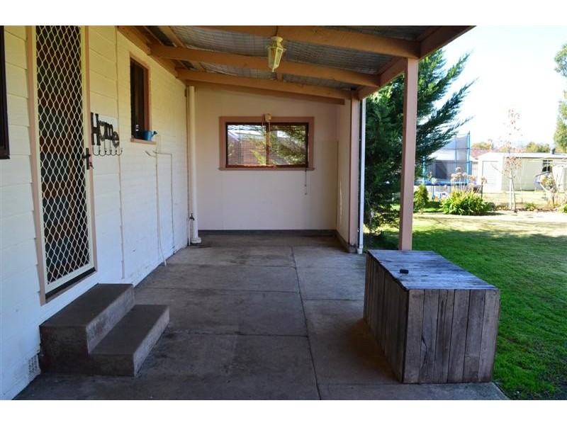 18 Sydney Street, Tumut NSW 2720