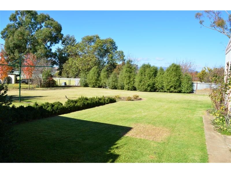 18 Sydney Street, Tumut NSW 2720