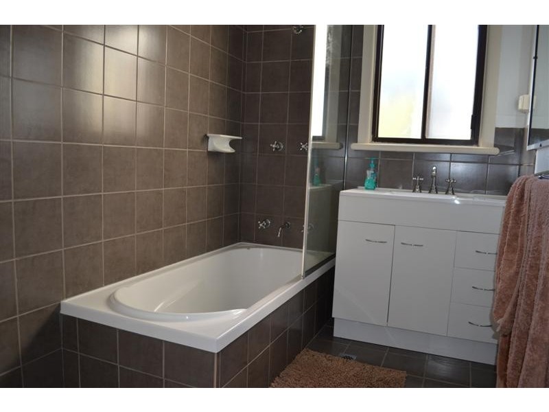 18 Sydney Street, Tumut NSW 2720