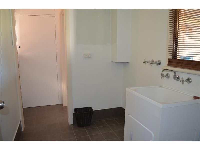 18 Sydney Street, Tumut NSW 2720