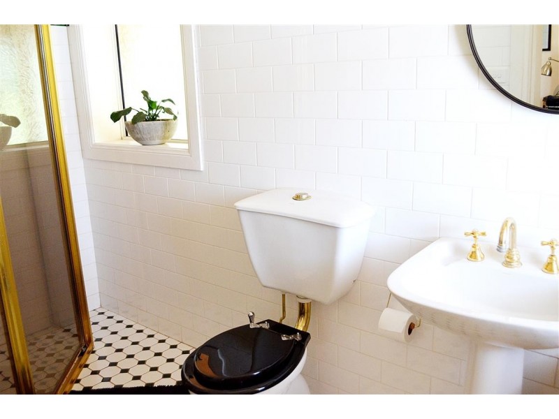 81 Merivale Street, Tumut NSW 2720