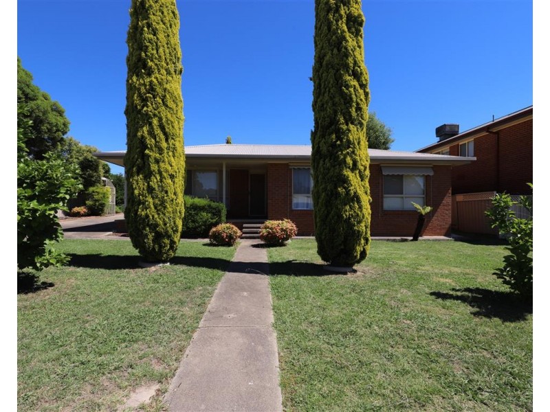 13 Martin Place, Tumut NSW 2720