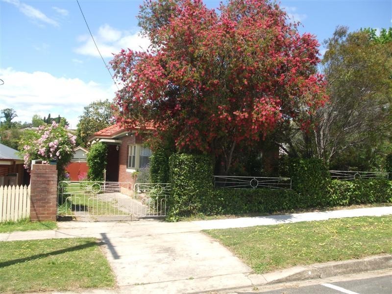 168 Wynyard Street, Tumut NSW 2720