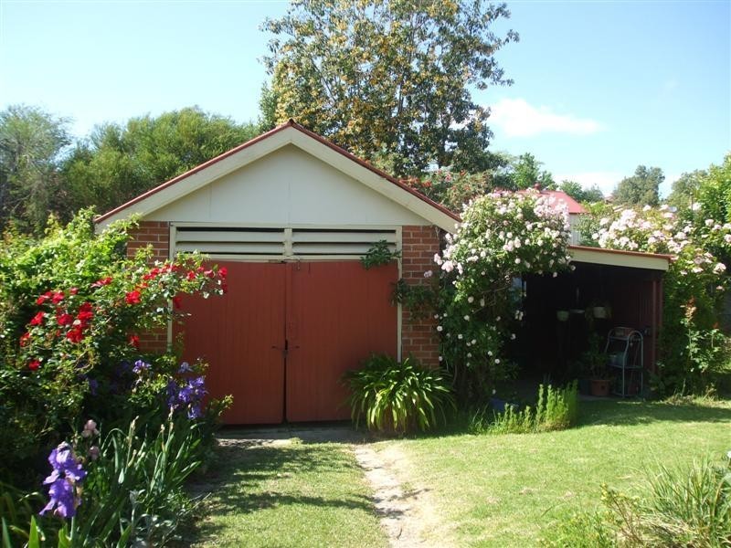 168 Wynyard Street, Tumut NSW 2720