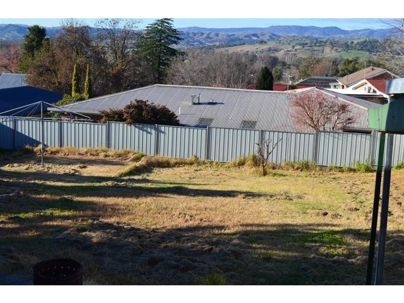 38 Lambie Street, Tumut NSW 2720