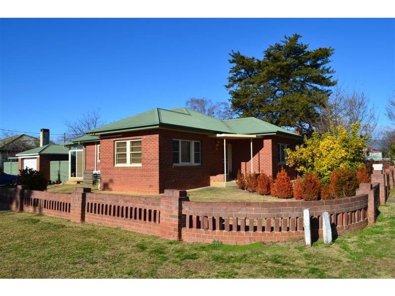104 Russell Street, Tumut NSW 2720