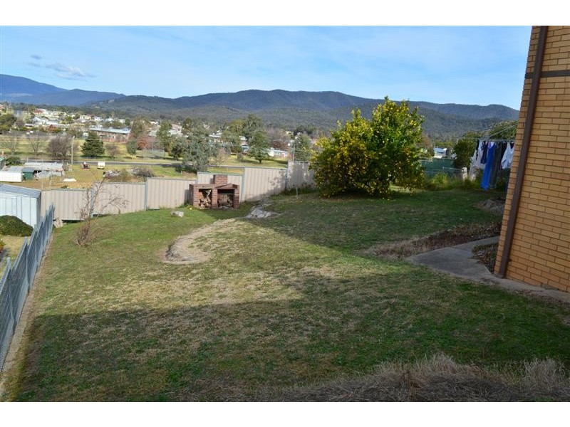 70 Howick Street, Tumut NSW 2720