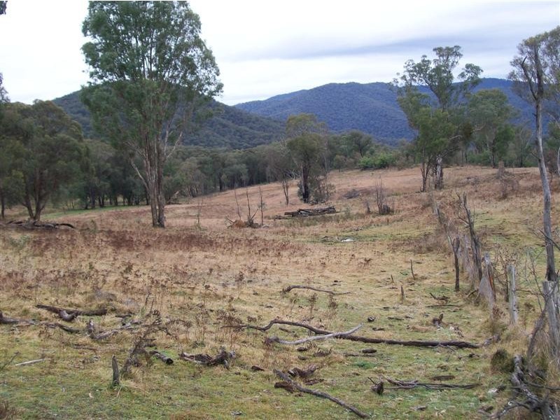 “Creekview” East Gilmore Road, Tumut NSW 2720