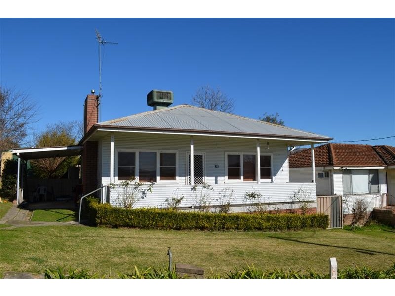 13 Lambie Street, Tumut NSW 2720