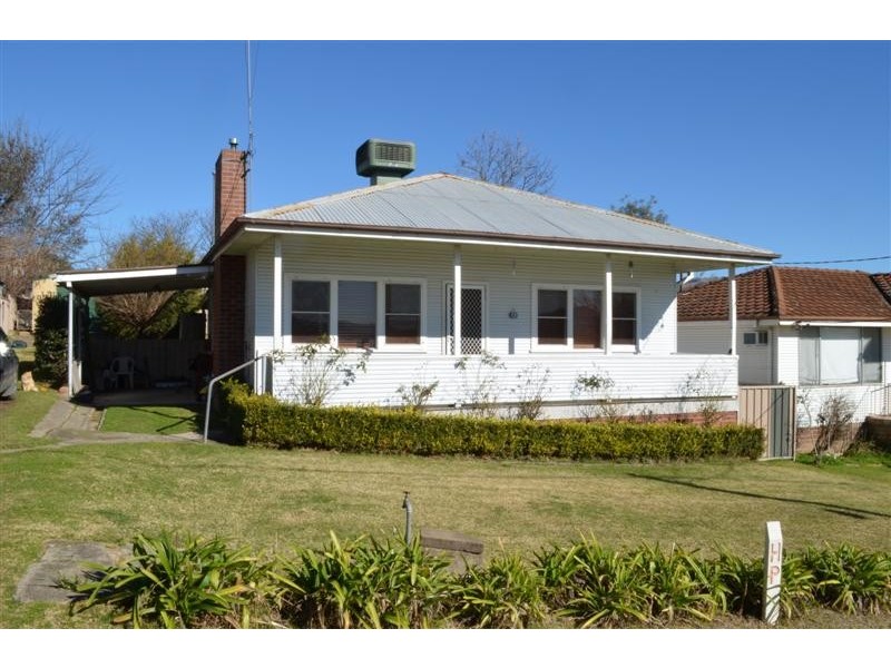 13 Lambie Street, Tumut NSW 2720