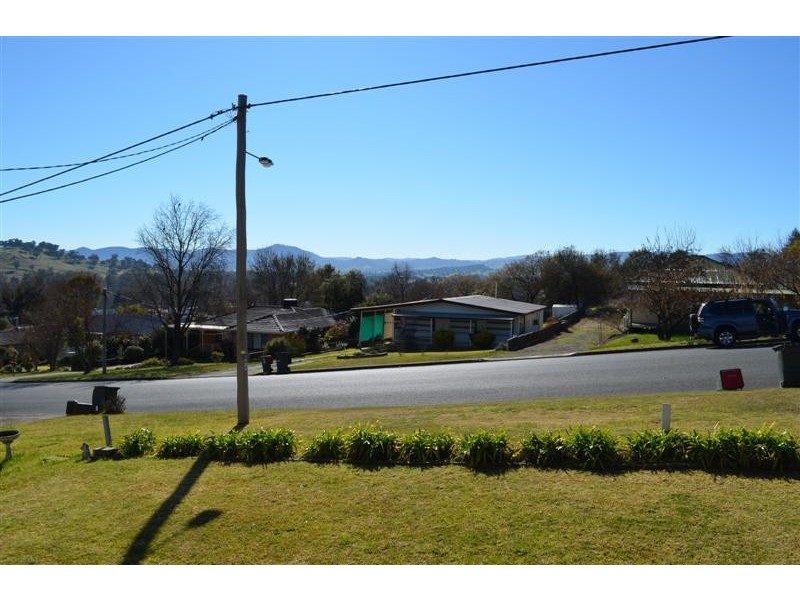 13 Lambie Street, Tumut NSW 2720