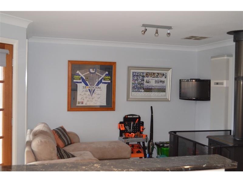 8 Harris Street, Tumut NSW 2720