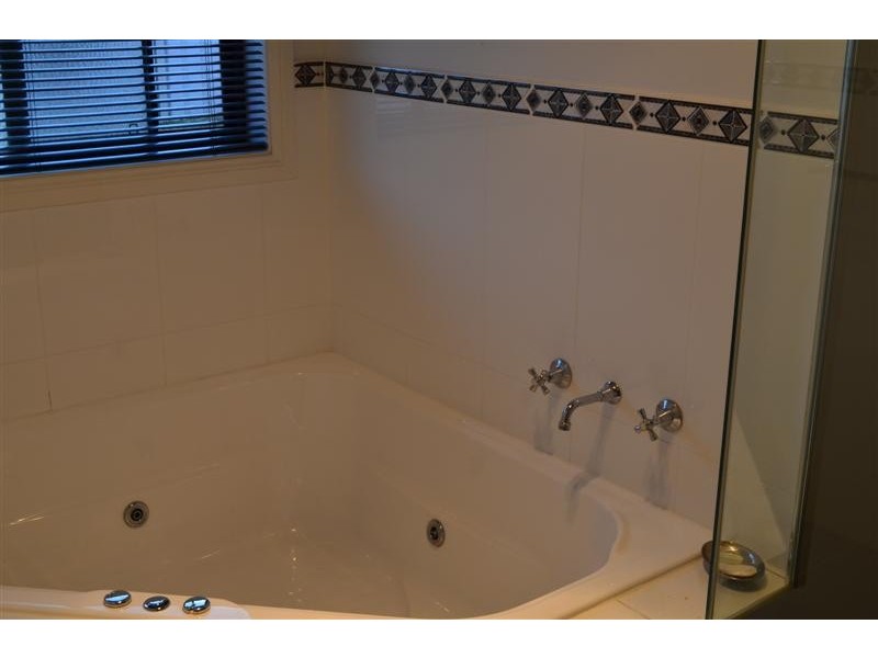 8 Harris Street, Tumut NSW 2720