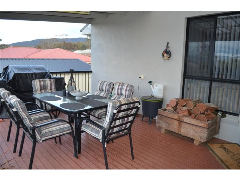 8 Harris Street, Tumut NSW 2720