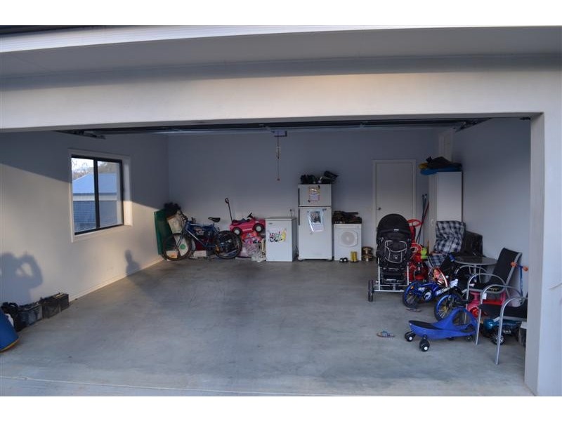 8 Harris Street, Tumut NSW 2720