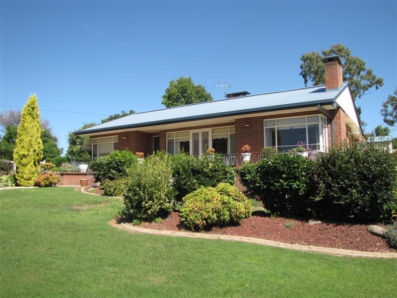 106 Lynch Street, Adelong NSW 2729