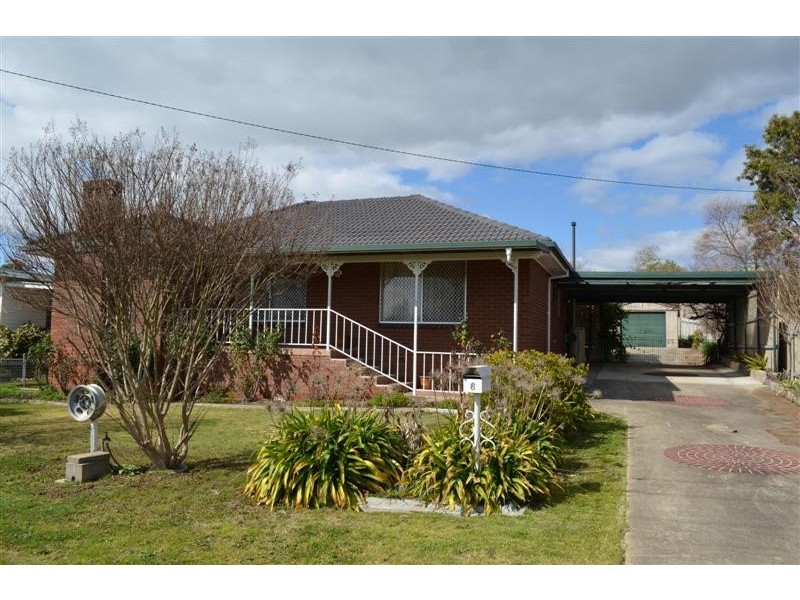 6 Colwell Street, Tumut NSW 2720