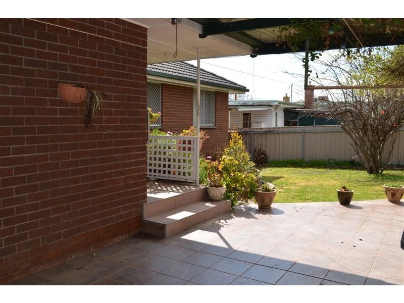 6 Colwell Street, Tumut NSW 2720