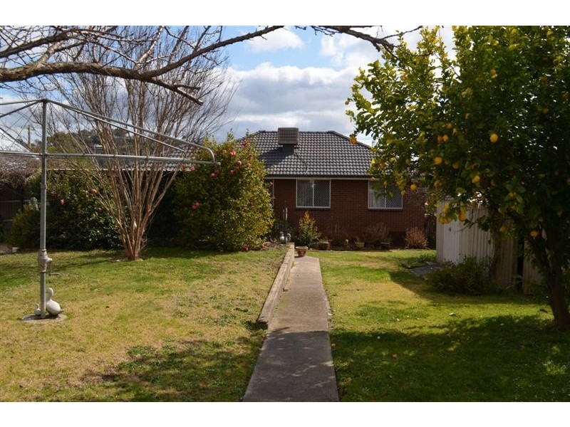 6 Colwell Street, Tumut NSW 2720