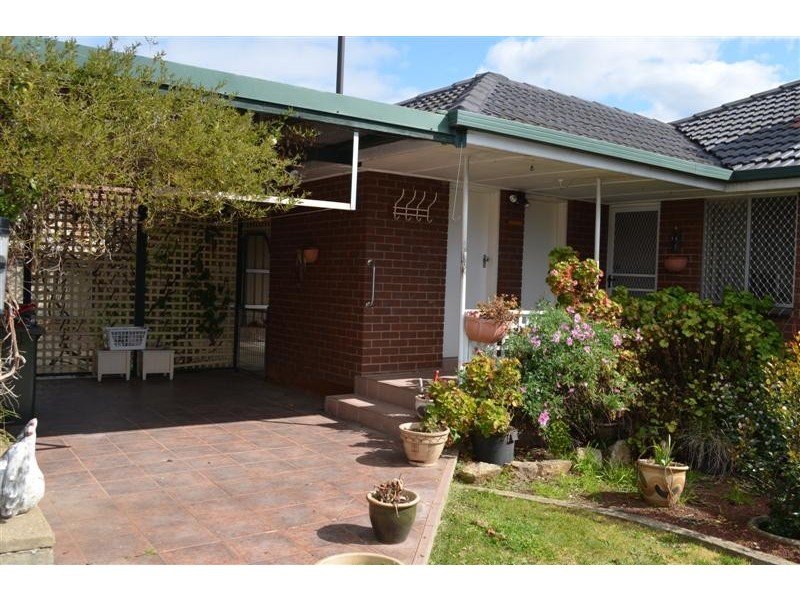 6 Colwell Street, Tumut NSW 2720