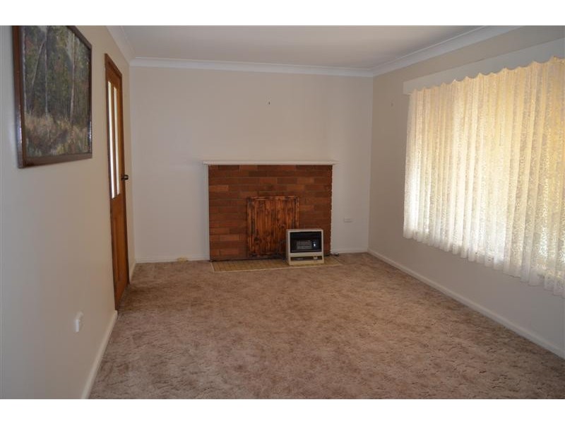 6 Colwell Street, Tumut NSW 2720