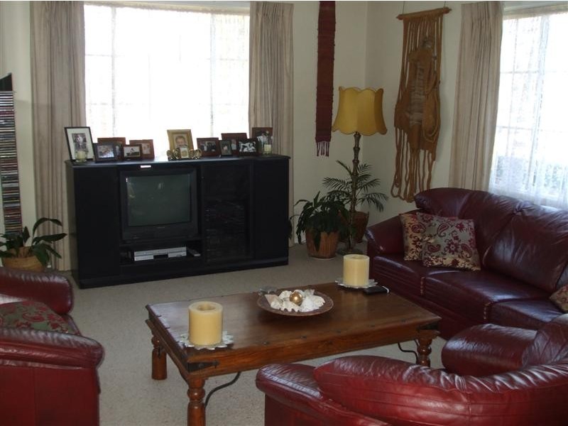 177 Capper Street, Tumut NSW 2720