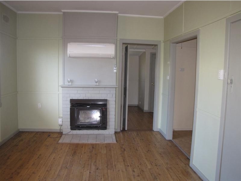 22 Clarke Street, Tumut NSW 2720