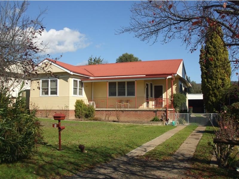 5 Charles Street, Tumut NSW 2720