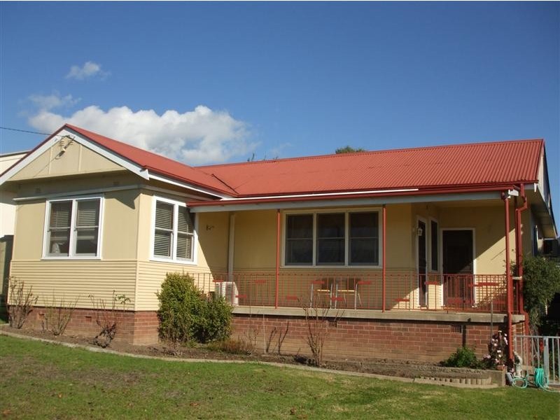 5 Charles Street, Tumut NSW 2720