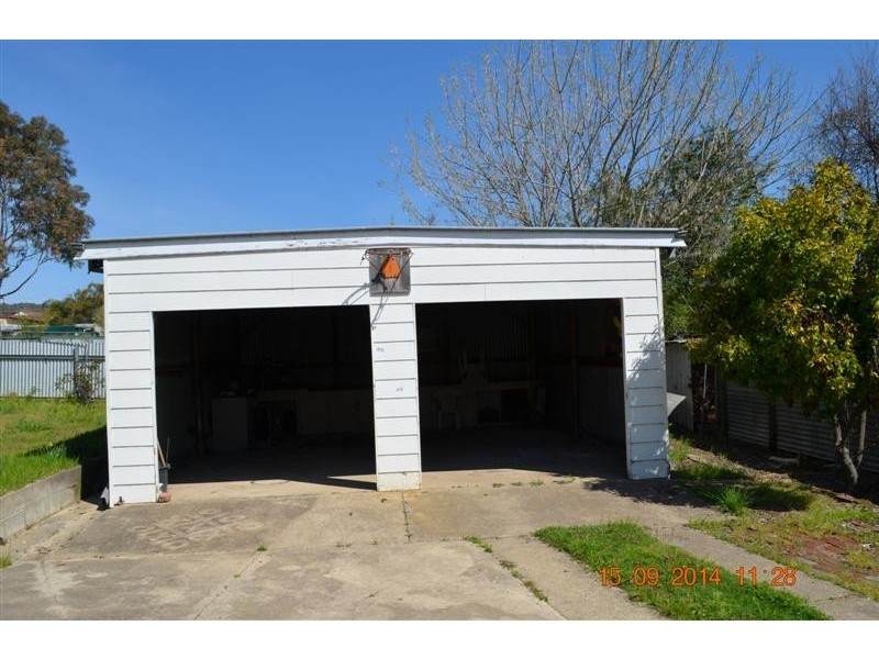 5 Charles Street, Tumut NSW 2720