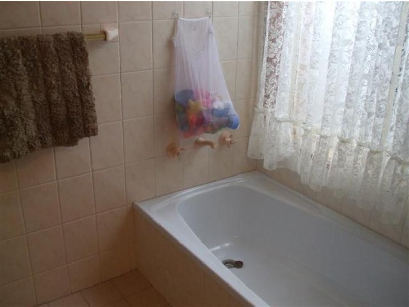 11 Wattle Crescent, Tumut NSW 2720