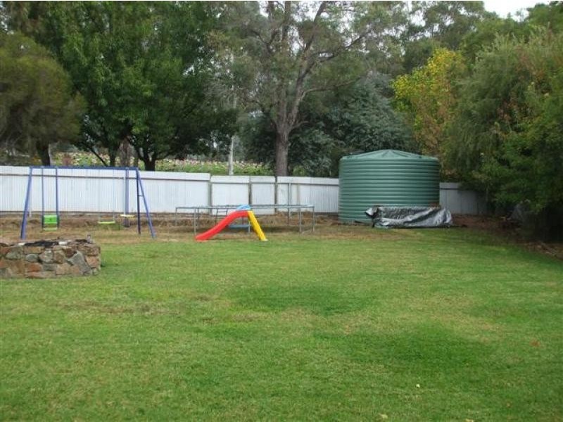 11 Wattle Crescent, Tumut NSW 2720