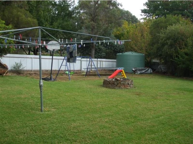 11 Wattle Crescent, Tumut NSW 2720