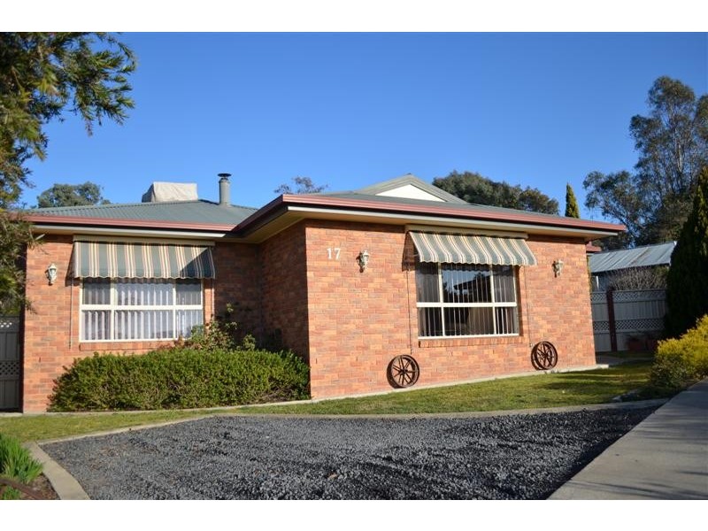 17 Martin Place, Tumut NSW 2720