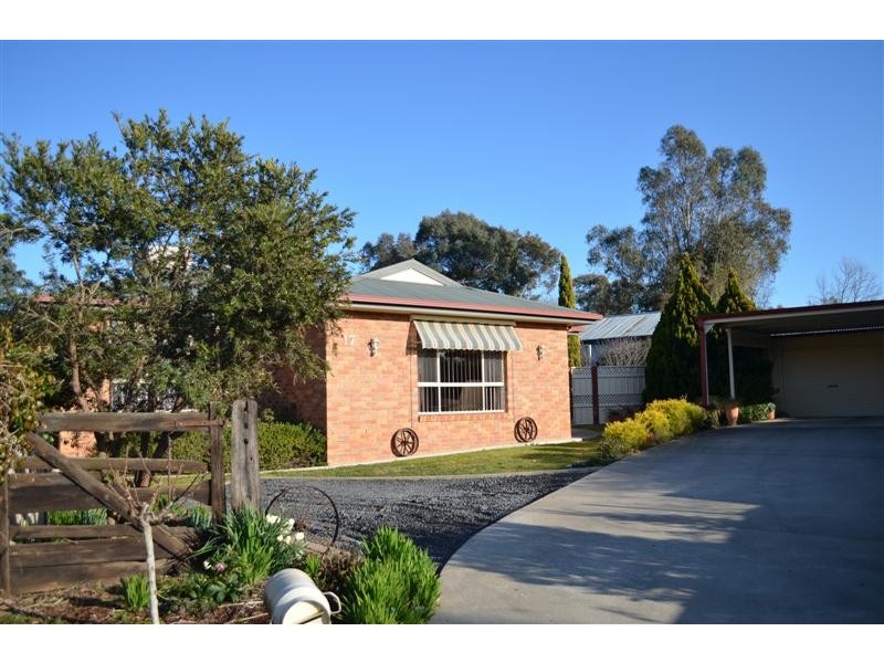 17 Martin Place, Tumut NSW 2720