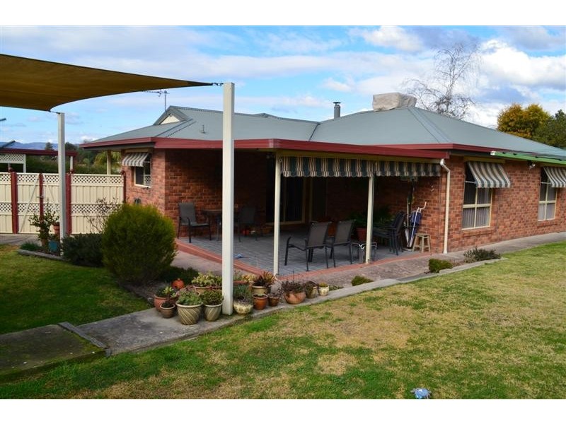 17 Martin Place, Tumut NSW 2720
