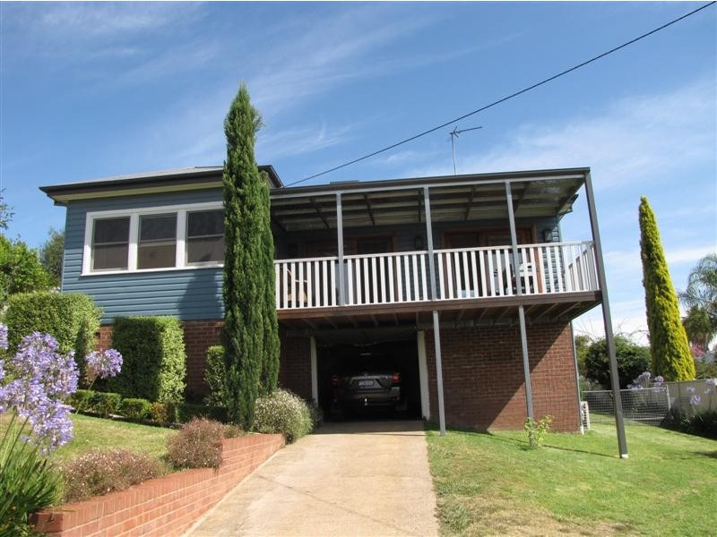 61 Carey Street, Tumut NSW 2720
