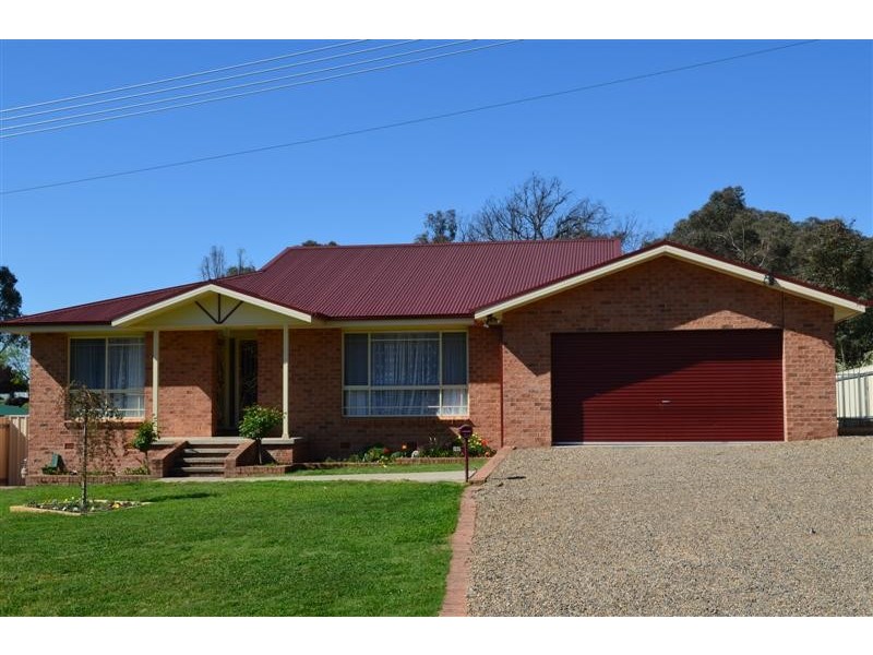 160 Simpson Street, Tumut NSW 2720