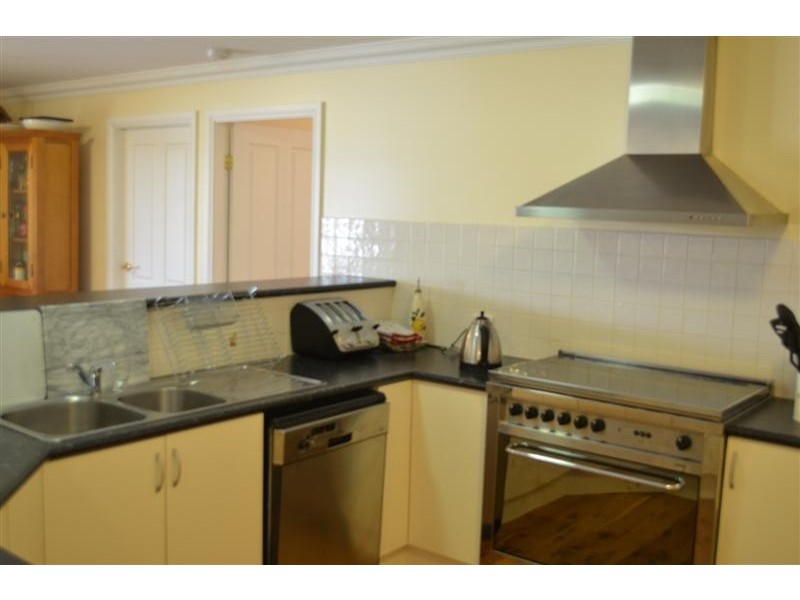 160 Simpson Street, Tumut NSW 2720