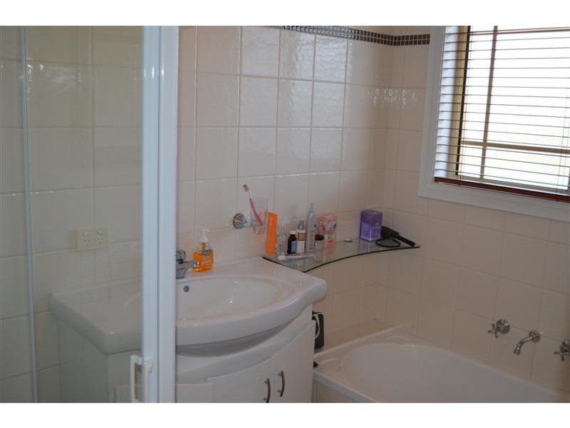 160 Simpson Street, Tumut NSW 2720