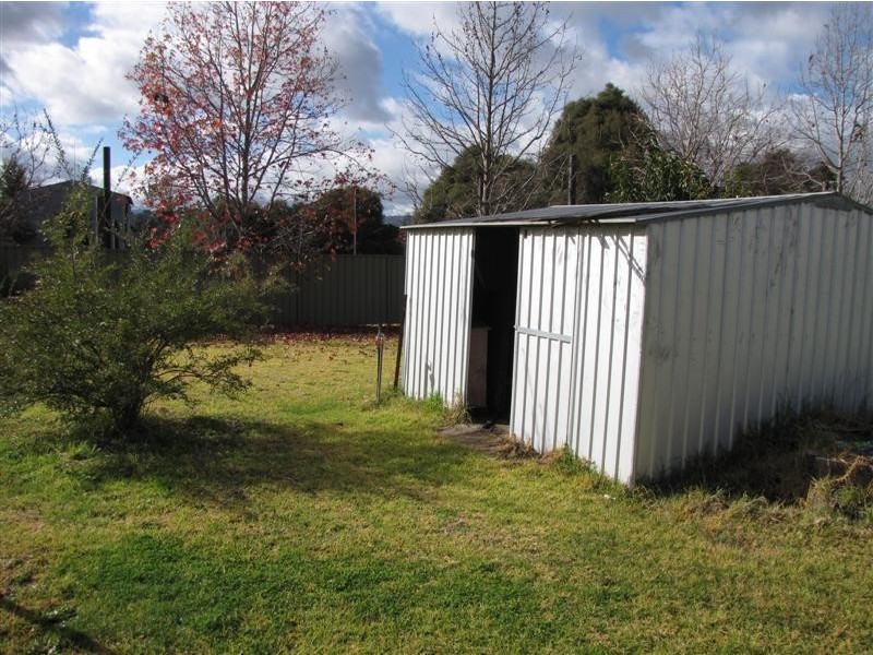 72 Russell Street, Tumut NSW 2720