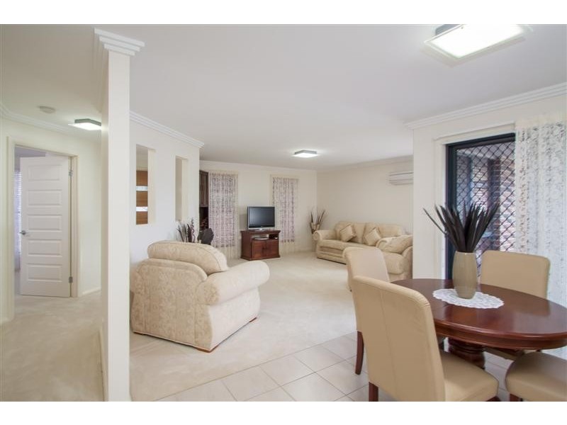 2/65 Broughton Street, Tumut NSW 2720