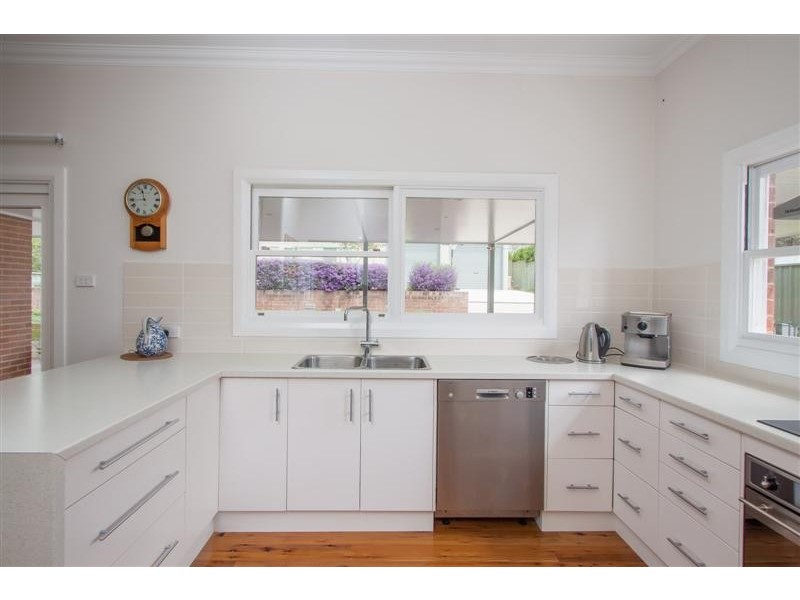 5 Clunie Avenue, Tumut NSW 2720